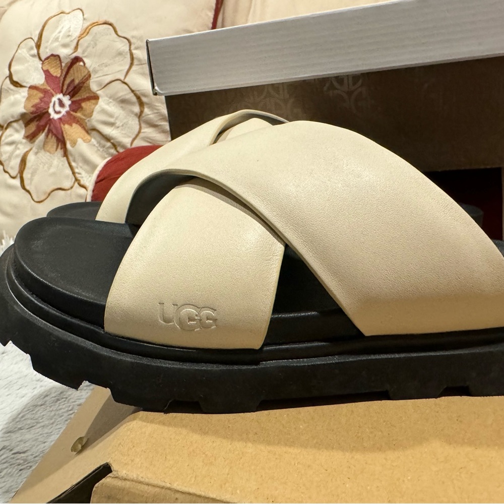Ugg slides Capitelle Crossband